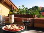 verschiedenes/248510/salute-erstes-abendessen-in-der-ferienwohnung Salute: Erstes Abendessen in der Ferienwohnung mit Wein aus Montegonzi.(10.06.2005)