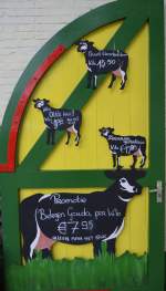 Werbung an einem Käsegeschäft in Sluis (NL).
