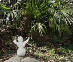 Das Ende der Wintersasion ist gekommen, der Schneemann hat sich bereits unter die Palmenblätter verzogen.