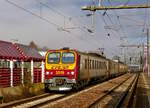 - Herrliche winterliche Farben - Die RB 3635 Diekirch - Luxembourg, bestehend aus den beiden Triebzgen Z 2019 und Z 2001, erreicht am 11.12.2018 den Bahnhof von Mersch.