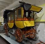 Achtsitzige Postkutsche „Coupe Landauer“ gebaut 1894 von der Wagenfabrik Josef Rohrbacher aus Wien, ausgestellt im Technik Museum Wien. 04.06.2023