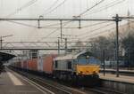 Porterbrook PB17 dönnert mit ein Containerzug durch Dordrecht nach Kijfhoek Rbf am 2 Juli  2001.