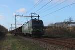 RFO 193 742 schleppt ein getreidezug durch Alverna am 7 Dezember 2024.