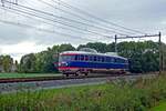 NS(M) Der Kamel (Kameel) DE-20 passiert beim durfchfahren von Niftrik an grauen 19.Oktober 2019 drei Fotografen.