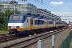 NS 2955 treft von die Waalbrücke kommend, am 5 Juli 2019 in Nijmegen ein.