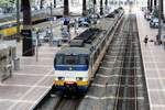 Am 10 Augustus 2020 steht NS 2995 in Rotterdam Centraal.