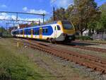 NS 2223 treft als RB nach Nijmegen am 28 September 2024 in Oss ein.