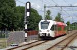 Am 21 Augustus 2017 durchfahrt Arriva 253 Elst.