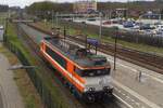 Am 28 Februar 2025 durchfahrt RFO 1837 solo Dieren und wird vom Füssgangerbrücke fotografiert.