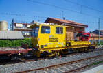 Bei Fiumefreddo di Sicilia (Sizilien) konnte ich am 20.07.2022 aus dem Zug heraus diesen Plasser & Theurer OBW-10 FS, den IT-RFI 151 124-1, ein Schwerer Oberbauwagen mit Ladefläche und