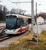 Der fünfteilige Meterspur-Straßenbahn-Triebwagen StH ET 126  Vöcklamarkt , ein fünfteiliger STADLER (ex Vossloh) Zweirichtungs-Multigelenk-Stadtbahnwagen in Niederflur-Bauweise vom