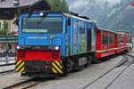 Diesellok D 15 der Zillertalbahn fhrt mit ihrem Zug in den Endbahnhof Mayrhofen ein.