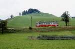 Die Firma Stern & Hafferl betreibt mehrere normal- und meterspurige Bahnen in Obersterreich. Nachdem zunchst gebrauchte Fahrzeuge aus Deutschland die ursprnglichen Triebwagen ersetzen sollten, wurden spter auch ex-schweizer Triebwagen gekauft. Im Juli 1992 fhrt der ET 26.109 (ex-Sernftalbahn BFe 4/4 6, ex AOMC BDe 4/4 112) auf der meterspurigen Lokalbahn Gmunden-Vorchdorf (GV) die Steigung zwischen Traundorf und Engelhof hinauf. Die Bezeichnung  VA  ist ein Hinweis, dass der Triebwagen hier nur leihweise im Einsatz ist und eigentlich zur Lokalbahn Vcklamarkt-Attersee gehrt (das gleiche gilt fr die Ziffer  26 , auch sie ist ein Eigentumsmerkmal der VA, Fahrzeugen der GV wird die Ziffer  23  vorgestellt).