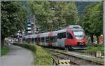 Der ÖBB ET 4024 068-8 verlässt Bregenz Richtung Lindau und erreicht in Kürze Bregenz Hafen, welches im Hintergrund bereits zu sehen ist.