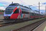 Froschblick auf 4024 113 mit 'Kärnten Werbung in Villach Hbf am 15 September 2024.