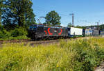 Die an die HELROM GmbH (Frankfurt am Main) vermietete SIEMENS Vectron MS 5370 069-4   CAMERON   / 6193 238 (91 51 5370 069-4 PL-ID) der CARGOUNIT Sp. z o.o. (Wrocław / Breslau) fährt am 28 Juni 2024 mit dem HELROM Trailer Zug Wien – Düsseldorf, einem besonderen KV-Zug, durch Rudersdorf (Kreis Siegen) in Richtung Siegen / Köln.

Die Siemens Vectron MS wurde 2023 von Siemens Mobility GmbH in München-Allach unter der Fabriknummer 23364 gebaut und im November 2023 an die CARGOUNIT Sp. z o.o. in Wrocław/Polen (Breslau) geliefert. Diese Vectron Lokomotive ist als MS – Lokomotive (Mehrsystemlok) mit 6.400 kW Leistung und 200 km/h Höchstgeschwindigkeit konzipiert. Hier in der Version A 10 hat sie die Zulassungen für Polen, Deutschland, Österreich, Niederlande, Slowakei, Rumänien, Ungarn und Bulgarien (PL/D/A/NL/SK/RO/H/BG). Tschechien (CZ) ist z.Z. nach durchgestrichen. Die SIEMENS Vectron MS der Version A 10 besitzt die Zugsicherungssysteme ETCS BaseLine 3, sowie
für Deutschland (PZB90 / LZB80 (CIR-ELKE I)), 
für Österreich (ETCS Level 1 mit Euroloop, ETCS Level 2, PZB90 / LZB80),
für Polen (SHP)
für Tschechien und Slowakei (LS (Mirel))
für Ungarn (ETCS Level 1, EVM (Mirel))
für Rumänien (PZB90)
und für die Niederlande (ETCS Level 1, ETCS Level 2, ATB-EGvV)

Die CARGOUNIT Sp. z o.o. in Wrocław (Breslau) / Polen wurde 2003 gegründet und stieg 2012 in das Leasinggesellschaft für Lokomotiven ein. Aktuell verfügt Cargounit über einen Fuhrpark von insgesamt 220 Lokomotiven. Das Unternehmen ist der größte Verleiher von Lokomotiven in Polen und die Nummer 5 in Europa. Ende Februar 2024 unterzeichnete CARGOUNIT mit Siemens Mobility einen Vertrag über weitere bis zu 100 Lokomotiven.