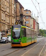 Straenbahn Posen / Miejskie Przedsiębiorstwo Komunikacyjne w Poznaniu Sp. z o.o. (MPK Poznań Sp. z o.o.): Modertrans Moderus Beta MF 20 AC, MPK Triebwagen 443 (Baujahr 2016) am 24.06.2017 kurz vor der Haltestelle Św. Czesława in Poznań (Posen).

Die Modertrans Moderus Beta MF 20 AC sind dreiteilige Einrichtungs-Treibwagen mit 8 angetriebenen Achsen. Der Mittelteil ist als Snfte ein gehangen, im diesen ist der Niederflurbereich. An der in Fahrtrichtung rechten Seite sind insgesamt 5 doppelflgelige Tren.


TECHNISCHE DATEN:
Hersteller: MODERTRANS POZNAŃ Sp. z o.o.
Spurweite: 1.435 mm (Normalspur)
Achsfolge: Bo'Bo'+Bo'Bo'
Lnge: 28.250 mm
Breite: 2.354 mm
Hhe: 3.350 mm
Eigengewicht: 40.650 kg
Hchstgeschwindigkeit: 70 km/h
Minimaler Wenderadius: 18 m
Fubodenhhe vom Eingangsbereich Mittelwagen: 300/350 mm
Fubodenhhe vom Eingangsbereich der Endwagen: 925 mm 
Niederfluranteil: 25 %
Sitzpltze: 30 + 9 Klappsitze
Stehpltze: 177
Stromsystem: 600 V = Oberleitung