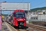 CFL 2418 wartet in Wiltz darauf das der Gegenzug aus Kautenbach in den Bahnhof einfhrt. 24.06.2025