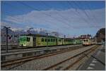 In Aigle wartet der TPC ASD BDe 4/4 403 mit Bt (ex BLT) und einem weitern BDe 4/4 auf die nächste Fahrt nach Les Diablerets, während im Hintergrund der letzte noch in A-L Farben gehaltene Pendelzug steht. 

17. Feb. 2024