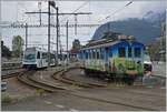 Der aus Les Diablerets auf Gleis 14 angekommene TPC ASD ABe 4/8 473  Glacier 3000  rangiert in Aigle. Der Zug wird auf Gleis 13 für die Fahrt nach Les Diablerets bereitgestellt. Dabei kommt es zu Zusammentreffen mit dem BCFe 4/4, später ABFe 4/4 und mit der Aufhebung der 1. Klasse zum heutigen BDe 4/4 n° 2 mutierten Triebwagen aus der Eröffnungszeit der ASD.

3. Aug. 2024