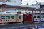 Detailbild von dem tpf RBDe 567 172-2  „Vully“, ex GMF RABDe 537 172, ex GMF RABDe 4/4 172, gekuppelt mit dem B365 am 28.05.2012 im Bahnhof Bulle.