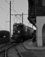 50 Jahre Blonay Chamby - MEGA BERNINA FESTIVAL: Der erste Zug des Mega Bernina Festivals wartet in Chamby auf die Weiterfahrt nach Montreux.