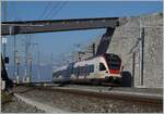Der SBB RABe 523 018 auf der Fahrt in Richtung Aigle erreicht Cully.