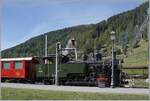 Die von Frankreich für Indochina bei der SLM bestellte, 1923 ausgelieferte und von der DFB (Dampfbahn Furka-Bergstrecke) aus Vietnam in die Schweiz zurückgeholte HG 4/4 704 wartet (fototechnisch etwas an ungeschickter Stelle) in Oberwald mit ihrem Dampfzug 154 auf die Abfahrt nach Realp.

30. September 2021