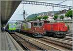 BLS Re 4/4 190 - 195 ab 1982; die BLS Re 4/4 191  Reichenbach  mit einer RE Komposition in Spiez, eingerahmt vom BLS Nina 525 011 nach Fruttigen und der SBB Bm 4/4 18430.