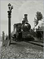 40 Jahre Blonay Chamby -Pfingstfestival 2008: Nachdem die 1889 gebaute RhB G 3/4 N° 1 bereits zwischen 1970 und 1988 bei der Blonay - Chamby Bahn im Einsatz stand besucht die Lok im Rahmen des 40 Jahre Jubiläum der Museumsbahn erneut die Westschweiz. Das Bild zeigt die Lok in der Behandlungsanlage von Chaulin. Die G 3/4 N° 1 wurde von der SLM zur Eröffnung 1889 an die L.D. (Landquart - Davos Bahn) geliefert. Nach 126 Jahren nach ihrer Inbetriebnahme erlitt die G 3/4 N° 1 einen Defekt und wartet nun auf ihre Reparatur, damit sie weiterhin als älteste, noch betriebsfähigen Meterspurdampfloks gelten kann.
3. Mai 2008
