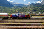 Die SBB Cargo Am 843 076-1 (Am 98 85 5 843 076-1 CH-SBB C, eine für die Schweizerischen Bundesbahnen (SBB) modifizierte Vossloh MaK G 1700 BB, am 11 Juli 2022 mit einem Kesserlwagenzug in Brig,