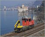 Der SBB Tm 234 102 (98 85 5 231 102-2 CH-SBB I)  Ameise  ist beim Chateau de Chillon auf dem Weg nach Montreux.