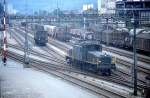 Auf dem Weg ins Depot durchfahren Be 6/8 II 13254 und eine Ae 4/7 im Frühjahr 1979 den Rangierbahnhof Winterthur.