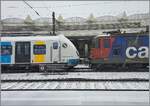 Verkuppelt, aber wie? SBB Cargo Re 420 346-9 (Re 4/4 II 11346) und der DB S-Bahn Stuttgart Triebzug 430 213 in Lausanne.