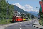 Der RhB ABe 4/4 35 der Blonay-Chamby Bahn erreicht mit den beiden RhB Salonwagen As2 N°2 und RhB Abteilwagen BC2 N° 121 als Riviera Belle Epoque Express von Chaulin nach Vevey den Bahnhof