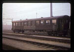 Der Wagen 50 85 20-03 297 entstammt - so weit ich herausfinden konnte - einer Serie 7664-7699 (20-03 262...297) aus den Jahren 1932 bis 1935. Diese Serie war die Fortsetzung einer grossen St�ckzahl �hnlicher Wagen, die aber noch genietet und noch nicht geschweisst waren. Biel, 27.September 1970 