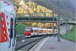 Der RegionAlps RABDe 525 038 von Martigny nach Le Châble hat Sembrancher erreicht, und der Gegenzug verlässt sogleich Sembrancher in Richtung Martigny. 

30. Oktober 2024