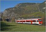 Der Region Alps RABe 525 041 (NINA) ist als Regionalzug auf dem Weg von Martigny nach Le Châble und erreicht in Kürze Sembrancher. 

30. Okt. 2024