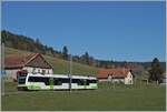 Der neue TransN cmn ABe 4/8 N° 10 ist bei Les Coeudres als R22 auf dem Weg von Les Ponts de Martel nach La Chaux de Fonds.