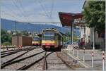 Der Travys OC Be 4/8 N° 3 (94800 450 003-9 D-TVYS) wartet in Orbe auf die Rückfahrt als R11 26845. Im Hintergrund ist der zweite aus Karlsruhe stammende Be 4/8 N° 4 (94800 450 004-7 D-TVYS) zu erkennen. 

5. Juli 2025