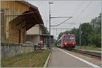 Der TRAVYS RBDe 560 384 (RBDe 560 DO TR 94 85 7 560 384-0 CH-TVYS)  Lac de Brenet  erreicht auf der Fahrt von Le Brassus nach Vallorbe den Bahnhof von Le Pont.