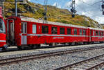 Der 4-achsige 2.Klasse Personenwagen mit Gepckabteil RhB BD 2474, ein verkrzter Einheitswagen II (EW II bzw.