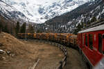 Unterwegs mit den beiden RhB ABe 4/4 III Triebwagen 54  Hakone  und  51  Poschiavo  am 21.03.2023 als PmG (Personenzug mit Gterbefrderung) von Pontresina nach Poschiavo, hier geht es in der