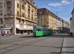 Schweizer Standardwagen Be 4/4 464 an der Rheinbrücke in Basel.