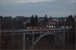 Auf der Kirchenfeldbrücke in Bern. Im Bild eine Tramlink Be 6/8. Januar 2026.