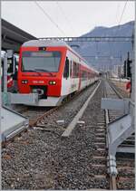 Die beiden TMR NINA RABe 525 039 und 252 040 haben als R81 26117 von Le Châble kommend ihr Ziel Martigny erreicht und werden nach einer kurzen Wendezeit von vier Minuten wieder nach Le Châble zurückfahren.

24. Jan. 2026