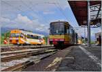 Der TRAVYS/OC Be 4/8 003 wartet in Orbe auf die Abfahrt nach Chavornay, links im Bild der defekte Stadler Be 2/2 14.