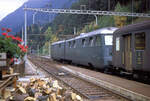 Ae 8/14 11852 vor einem Personenzug vermutlich mit Halt an allen Stationen. Wassen, 11.Oktober 1968 