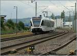 Der SBB /THUBO GTW RABe 526 040-6 auf der Fahrt von Erzingen (Baden) nach Schaffhausen erreicht den Bahnhof Neunkirch.