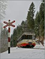 Der cmn BDe 4/4 N°5 auf der Fahrt von Les Brenets nach Le Locle beim Halt in Les Frêtes.